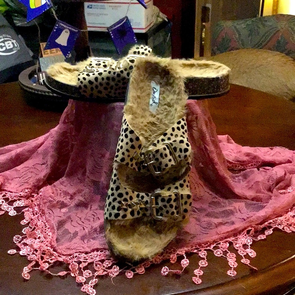Sandals Qupid Size9 Leopard Print - image 1